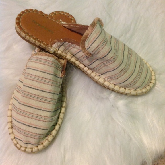 Maurices Shoes - 🌵Striped mule🏝